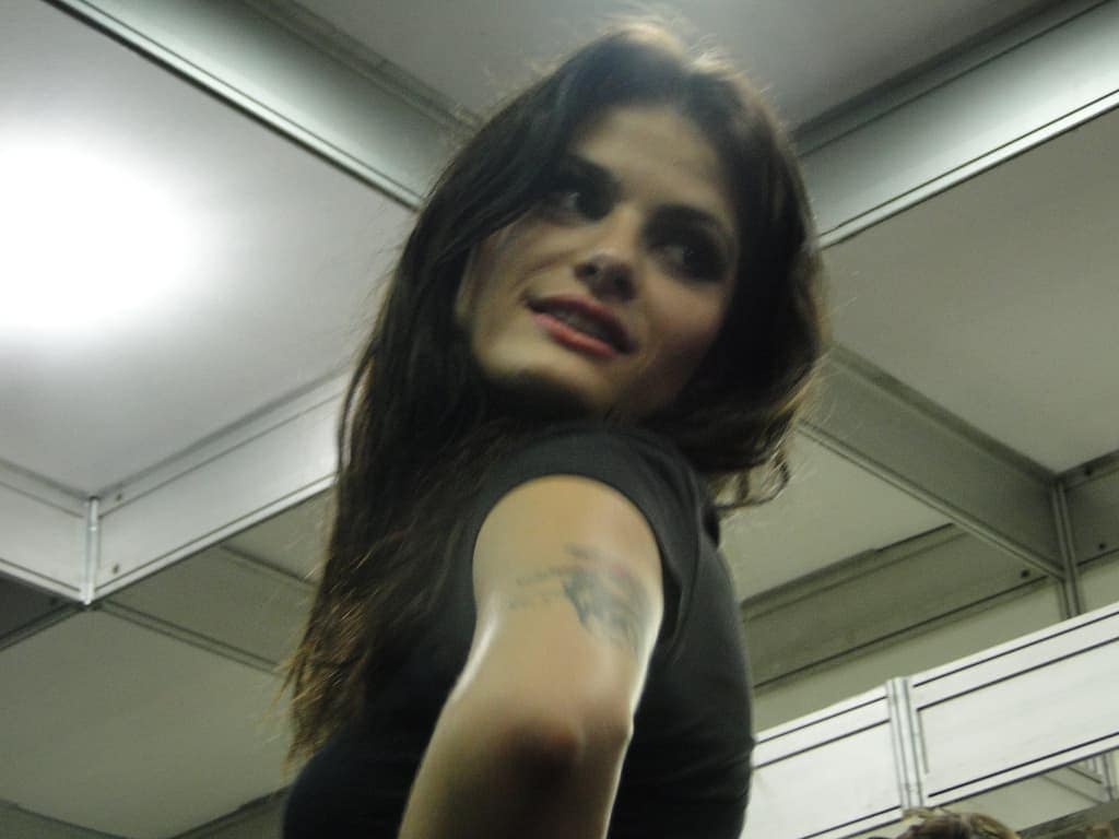 Isabeli Fontana at Backstage Monange Dream Fashion Tour 2010, Rio de Janeiro
