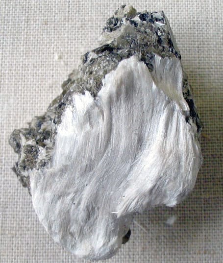 Asbestos with muscovite